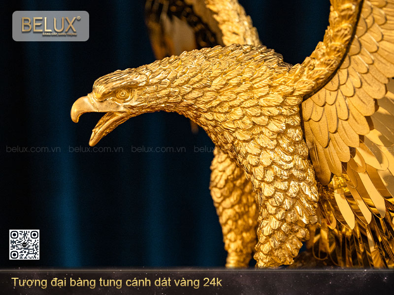 Tượng đại bàng tung cánh dát vàng 24K Mẫu 2